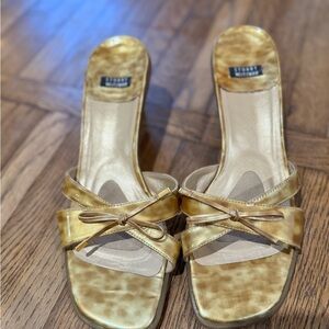 Y2K Stuart Weitzman Gold Bow Sandals size 8